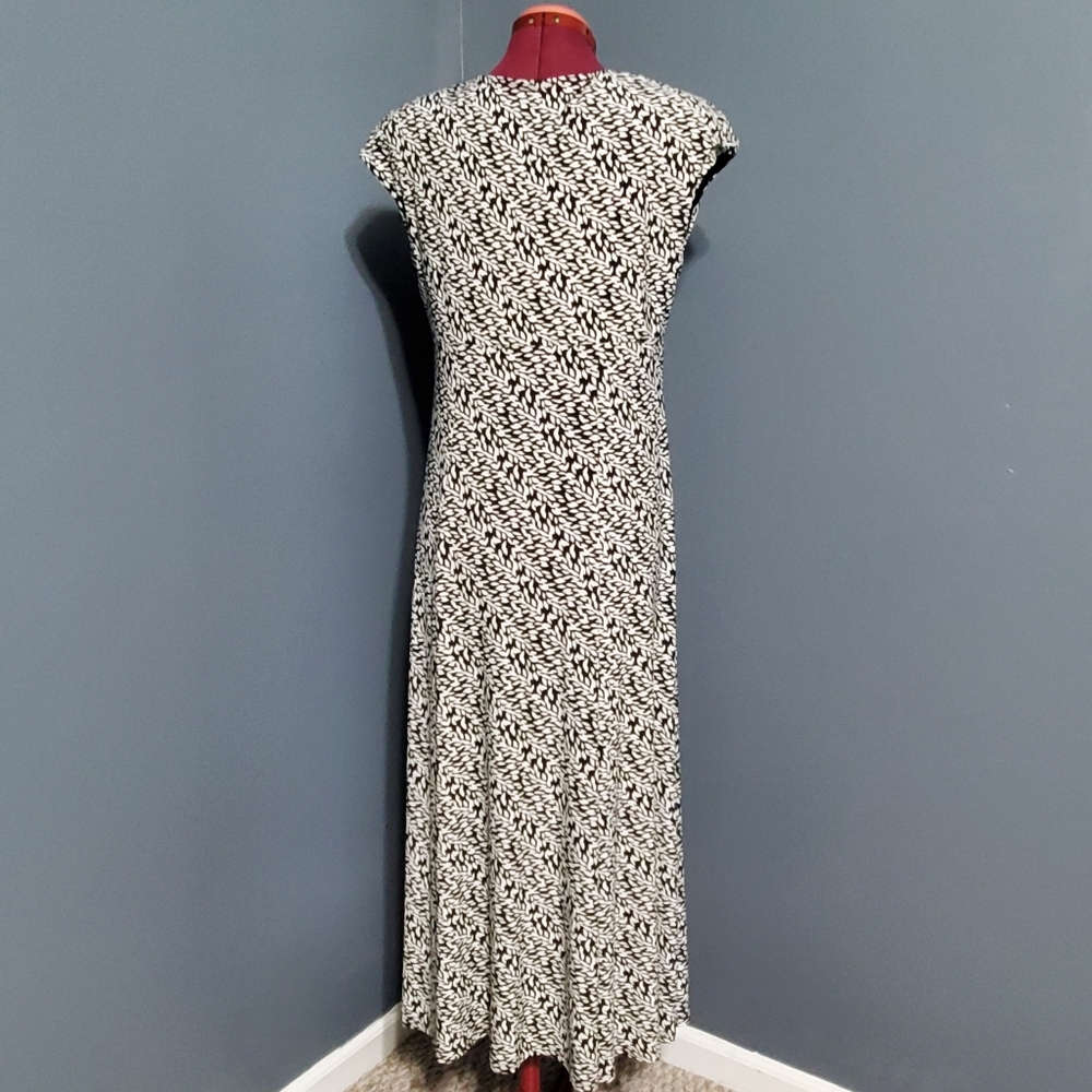 New Directions Black and White Patterned Maxi Dress - Picture 5 of 7